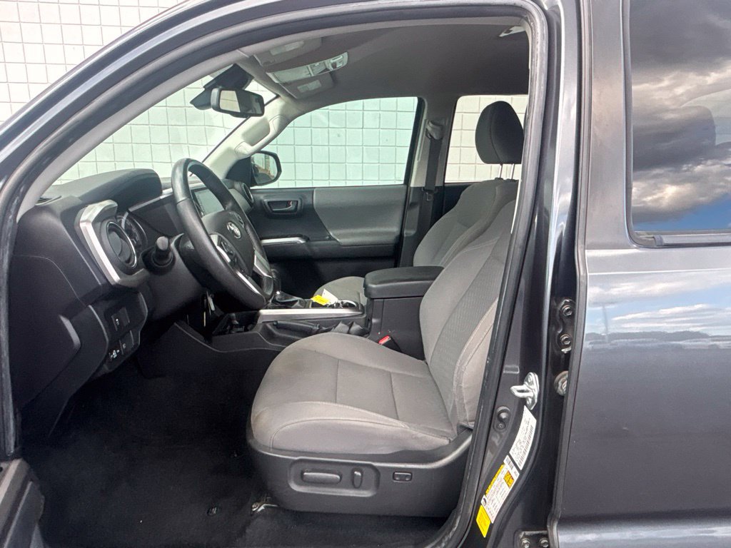 Used 2022 Toyota Tacoma SR5 RWD image 4