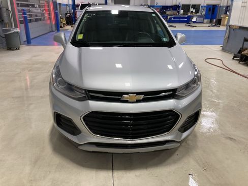 Used 2019 Chevrolet Trax LT w/ LT Convenience Package image 2