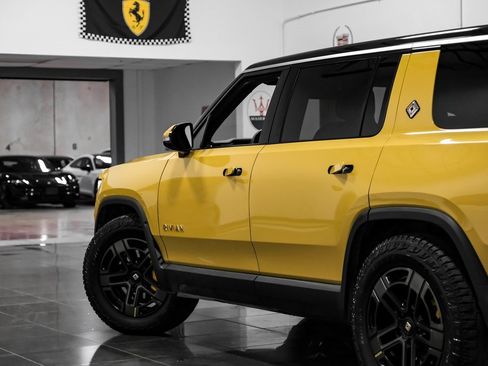 Used 2023 Rivian R1S Adventure image 15