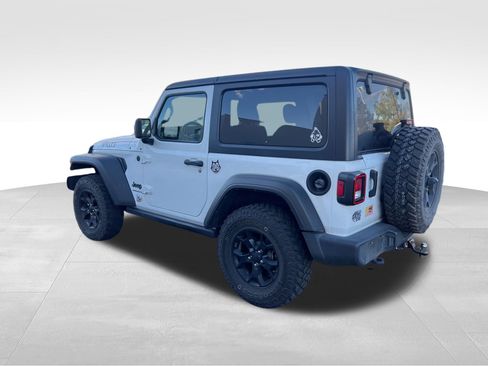 Used 2022 Jeep Wrangler Sport AWD/4WD image 7