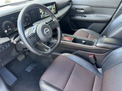 Used 2025 Nissan Kicks SR w/ SR Premium Package image 9