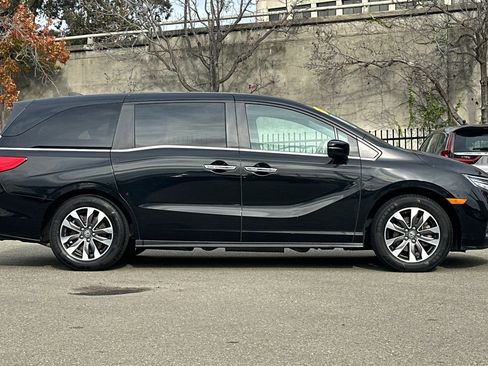 Used 2024 Honda Odyssey EX-L image 3
