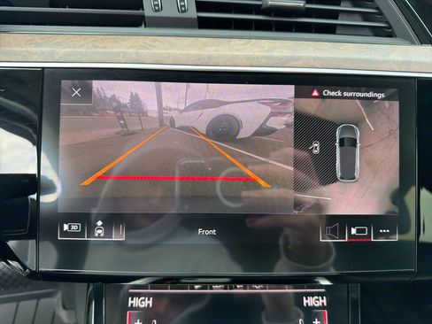 Used 2019 Audi e-tron Premium Plus image 29