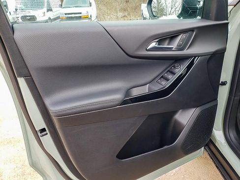 New 2026 Chevrolet Equinox LT w/ Safety and Technology Package image 9