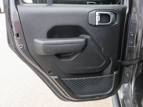 Used 2023 Jeep Gladiator Willys image 11