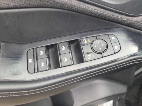 Used 2023 Nissan Rogue SV image 18