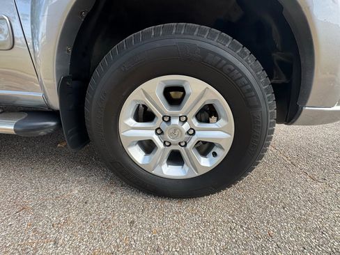 Used 2004 Toyota Sequoia Limited image 34