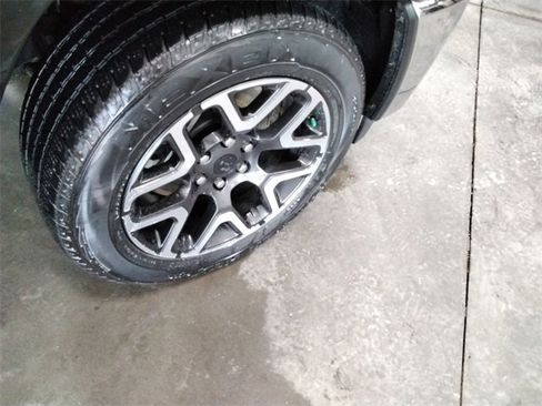 Used 2025 RAM 1500 Laramie image 17