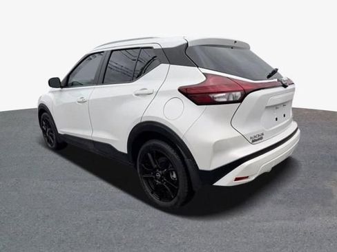 Used 2023 Nissan Kicks SV image 2