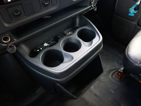 Used 2004 Chevrolet Express 3500 image 32