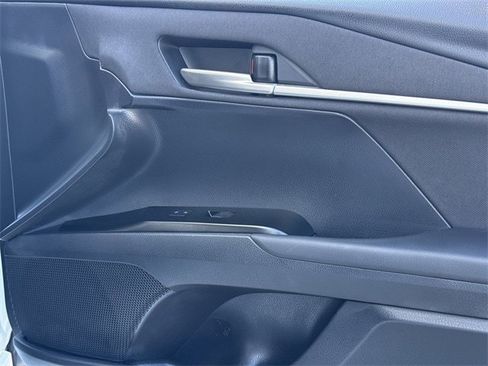 Used 2025 Toyota Camry SE image 29