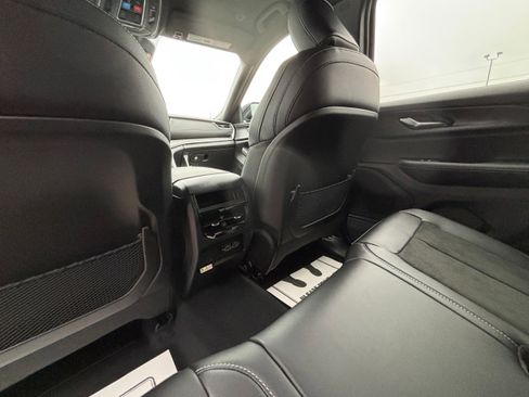 New 2025 Jeep Grand Cherokee Altitude image 9