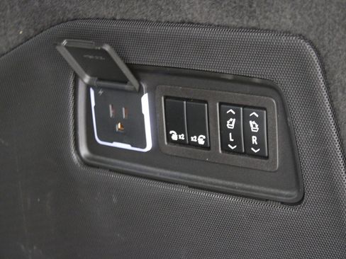 Used 2023 Cadillac Escalade Sport Platinum w/ LPO, ONYX Package image 12