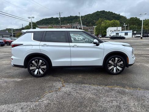 Used 2025 Mitsubishi Outlander SE AWD/4WD image 6