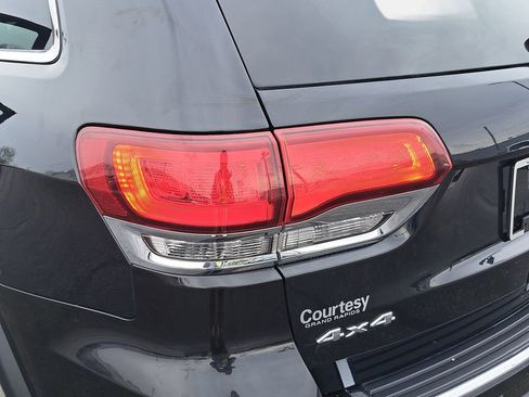 Used 2022 Jeep Grand Cherokee Limited image 36