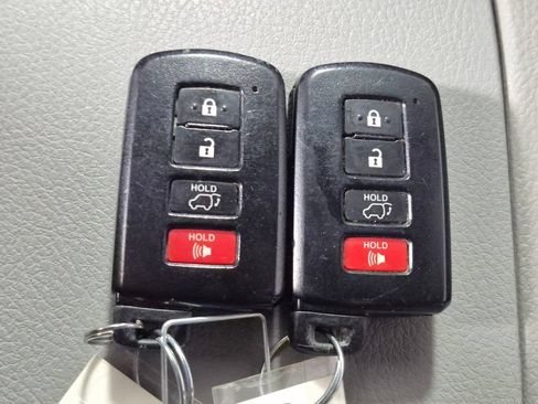 Used 2018 Toyota Highlander XLE AWD/4WD image 33