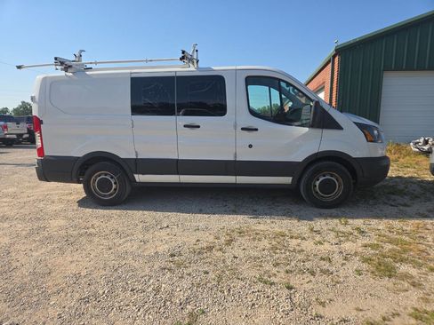 Used 2017 Ford Transit 150 130 Low Roof RWD image 2