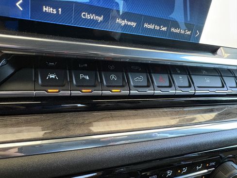 Used 2023 Chevrolet Silverado 1500 LTZ AWD/4WD image 29