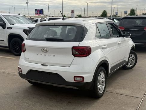 Used 2024 Hyundai Venue SE image 5