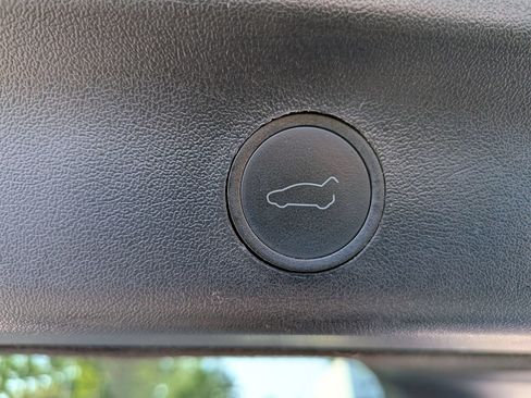 Used 2023 Tesla Model Y Long Range AWD/4WD image 31
