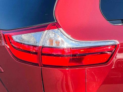 Used 2017 Toyota Sienna LE image 8