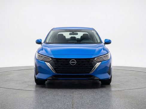 Used 2025 Nissan Sentra SV FWD image 2