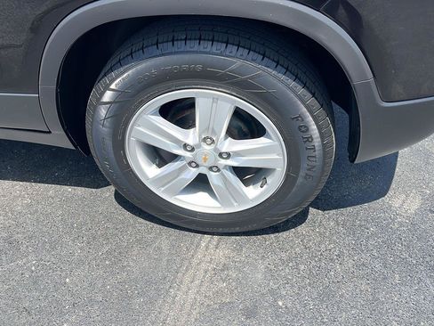 Used 2021 Chevrolet Trax LS w/ Tint and Cruise Package FWD image 32