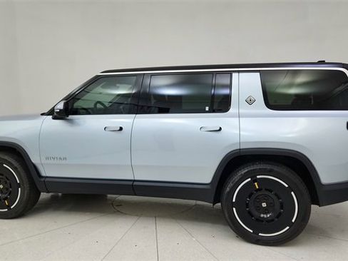 Used 2025 Rivian R1S Adventure image 4