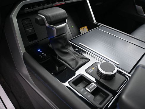 Used 2024 Toyota Tundra Platinum AWD/4WD image 7