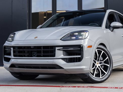 Certified 2024 Porsche Cayenne Coupe AWD/4WD image 7