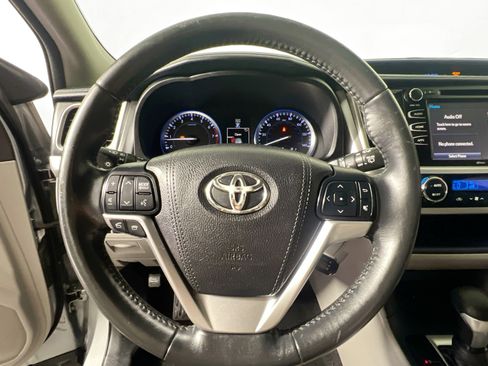 Used 2015 Toyota Highlander XLE image 17