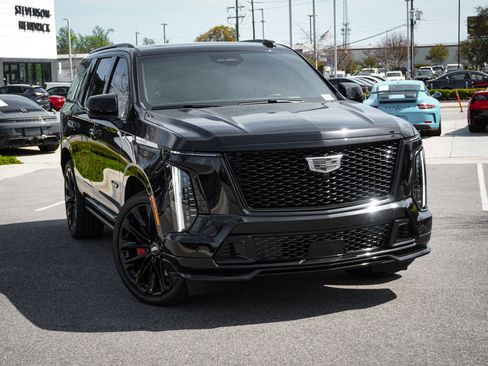 Used 2026 Cadillac Escalade V w/ LPO, ONYX Package image 2