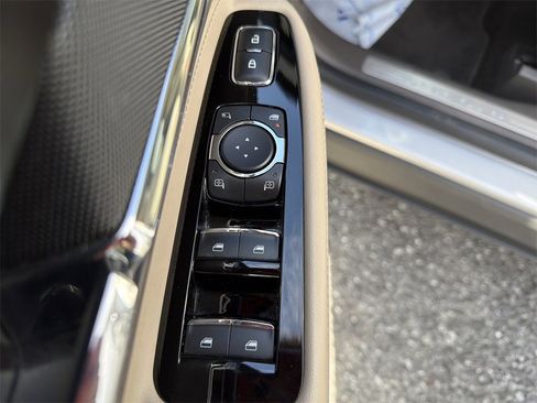 Used 2020 Lincoln Corsair Reserve w/ Equipment Group 201A image 11