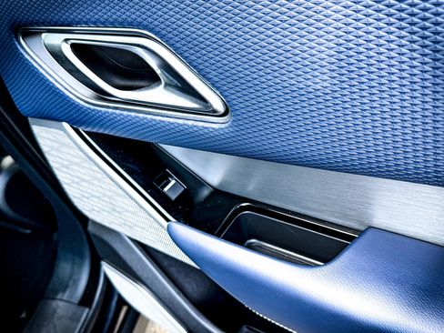 Used 2018 Land Rover Range Rover Velar R-Dynamic SE image 37