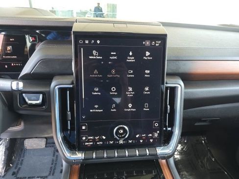 Used 2025 GMC Yukon Denali AWD/4WD image 34