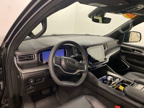 Used 2024 Jeep Wagoneer Series II image 8