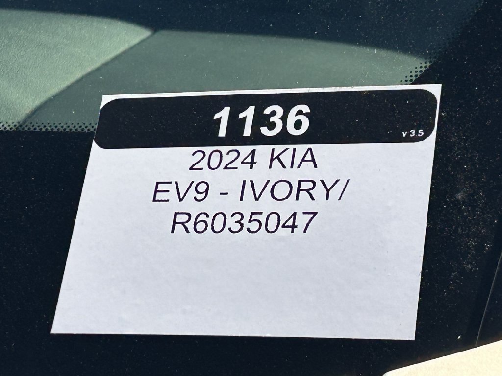 Used 2024 Kia EV9 GT-Line AWD/4WD image 32