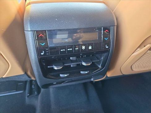 Used 2024 Jeep Grand Cherokee L Summit w/ Luxury Tech Group V AWD/4WD image 16