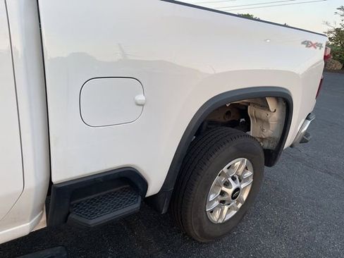 Used 2025 Chevrolet Silverado 2500 LT w/ Convenience Package AWD/4WD image 11