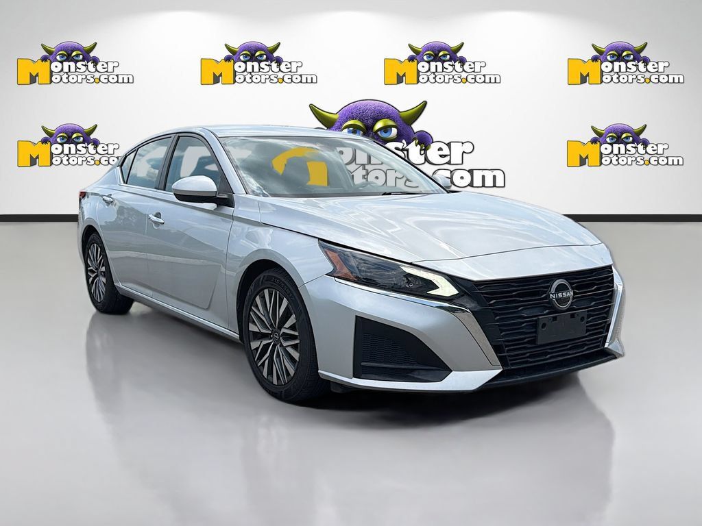 Used 2023 Nissan Altima 2.5 SV FWD image 3