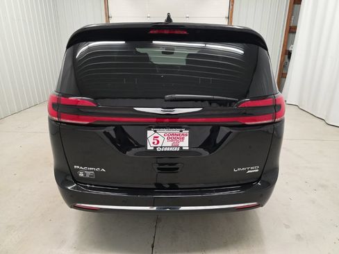 Used 2026 Chrysler Pacifica Limited AWD/4WD image 4