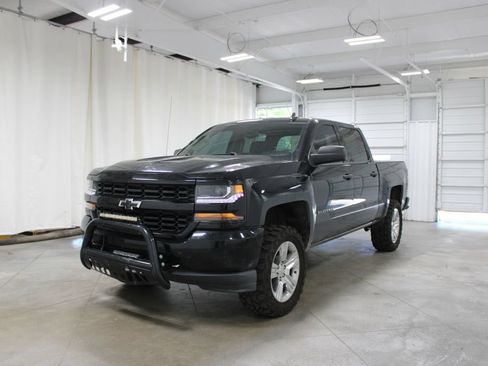 Used 2018 Chevrolet Silverado 1500 Custom w/ Custom Value Package AWD/4WD image 4