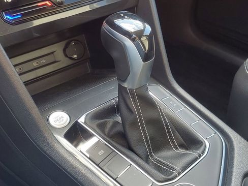 Used 2022 Volkswagen Tiguan SE image 25