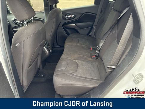 Used 2021 Jeep Cherokee Latitude image 18