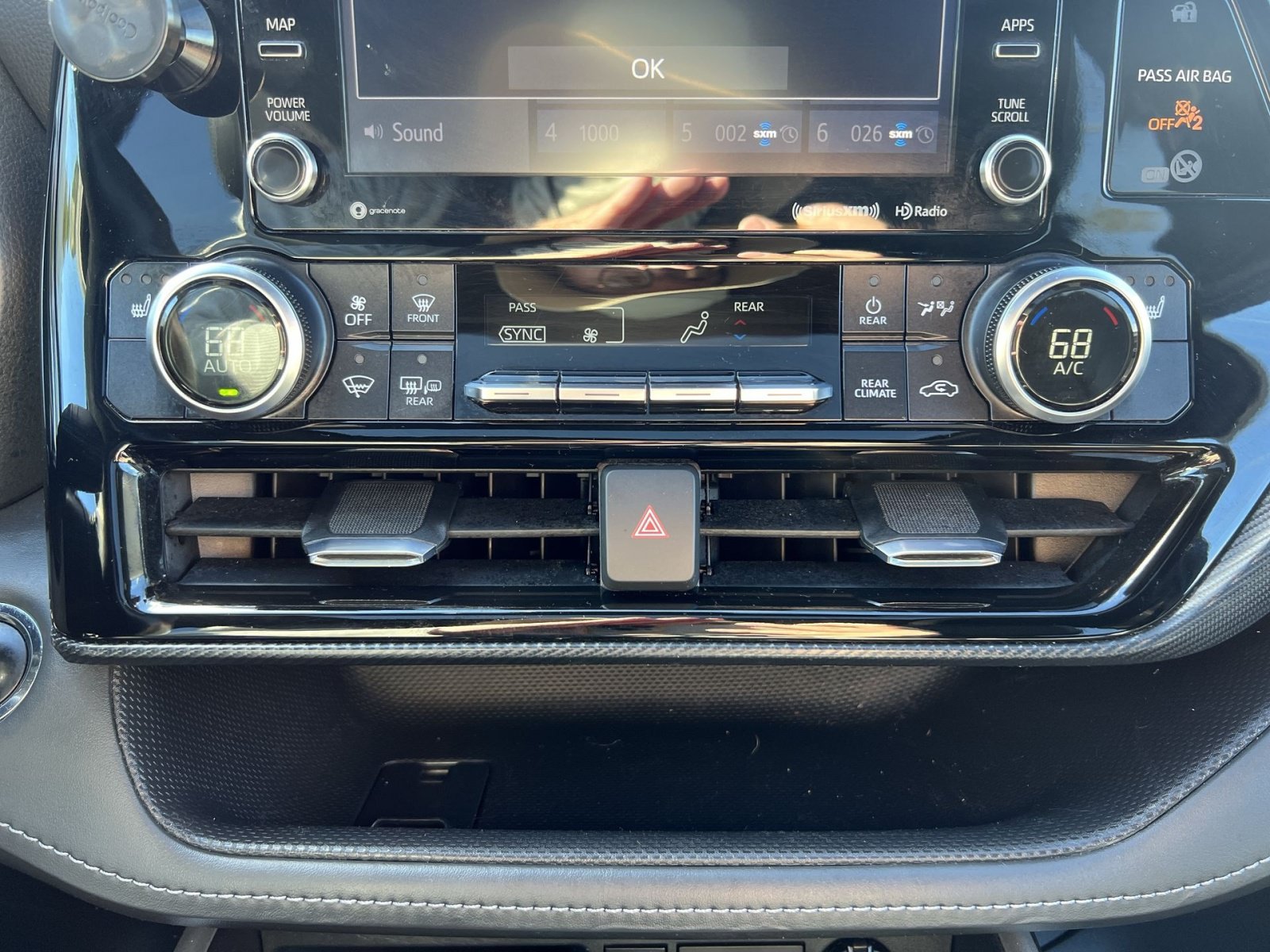 Used 2022 Toyota Highlander XSE AWD/4WD image 20