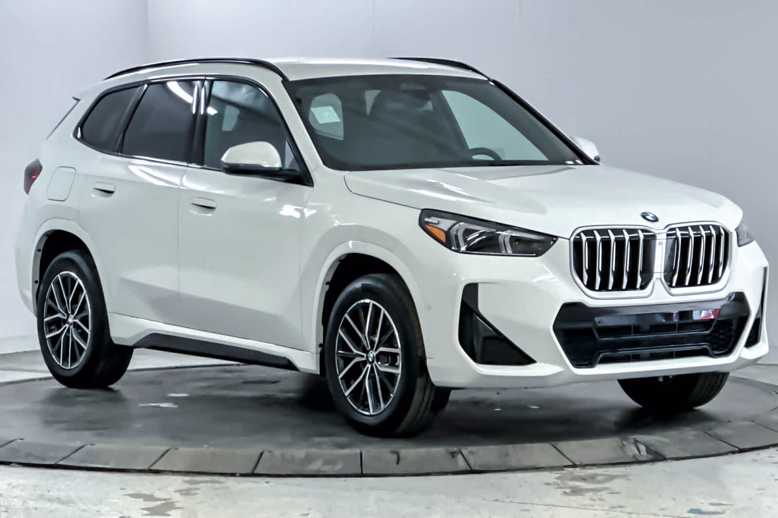 Used 2026 BMW X1 xDrive28i w/ M Sport Package AWD/4WD image 9