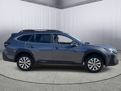 Used 2025 Subaru Outback Premium AWD/4WD image 6