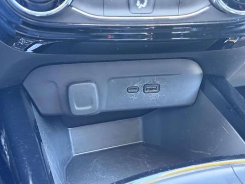 Certified 2025 Chevrolet Trax LT image 24