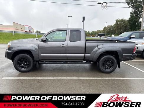 Used 2015 Toyota Tacoma 4x4 Access Cab image 2