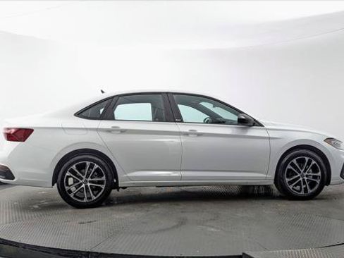 Used 2025 Volkswagen Jetta Sport FWD image 8